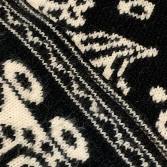 Vintage 80’s ADELE Acrylic Black & white Geometric Flower Sweater - Picture 7 of 14